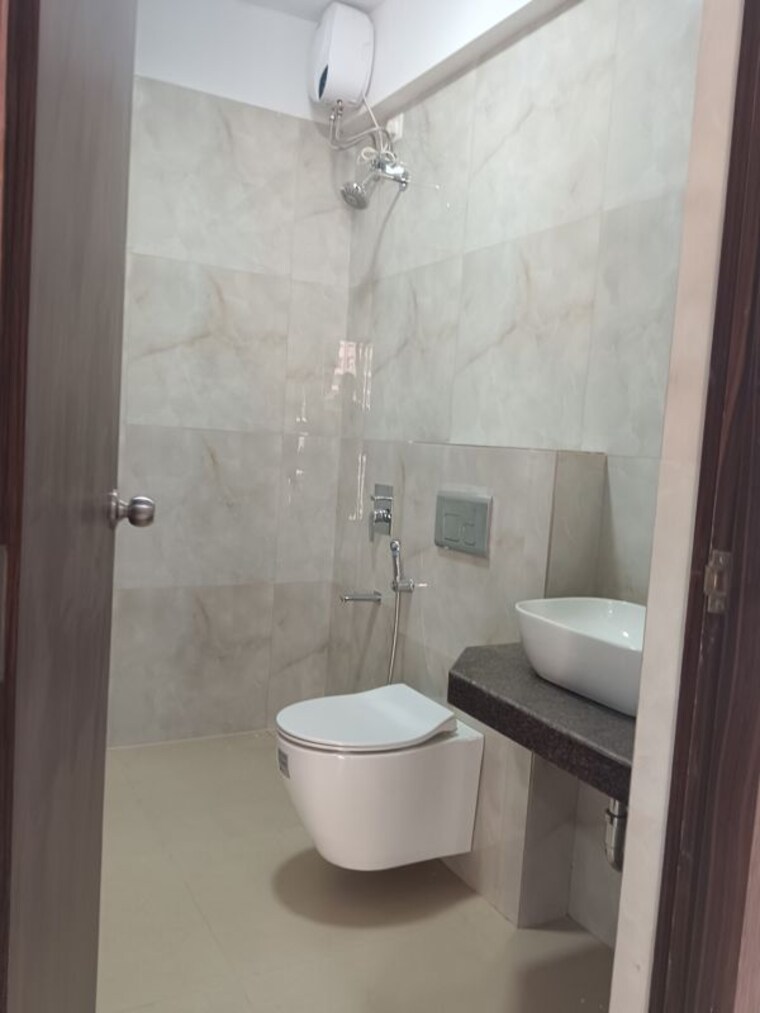 Bathroom, kalpataru-immensa 2 Bedroom 808 Sq.Ft. Apartment In Kolshet Road Thane 9800111