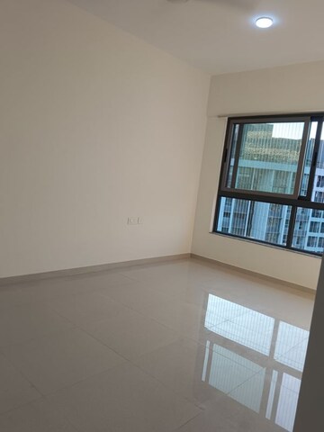 Room in 2 BHK Apartment at Kalpataru Immensa, Kolshet Road – for Rent