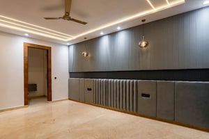 Room in 4 BHK Builder Floor at Unitech South City 1, South City 1 – for Sale