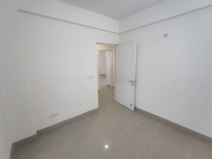 Room in 3 BHK Apartment at Tulip Violet, Sector 69 – for Rent