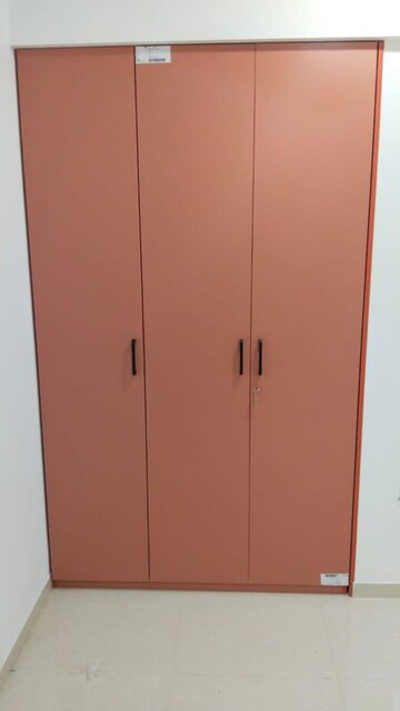 Furnished Amenities in 2 BHK Apartment at Kalpataru Immensa F, Kolshet Road – for Rent