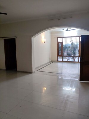 Room in 3 BHK Independent House at Sector 21 – for Rent