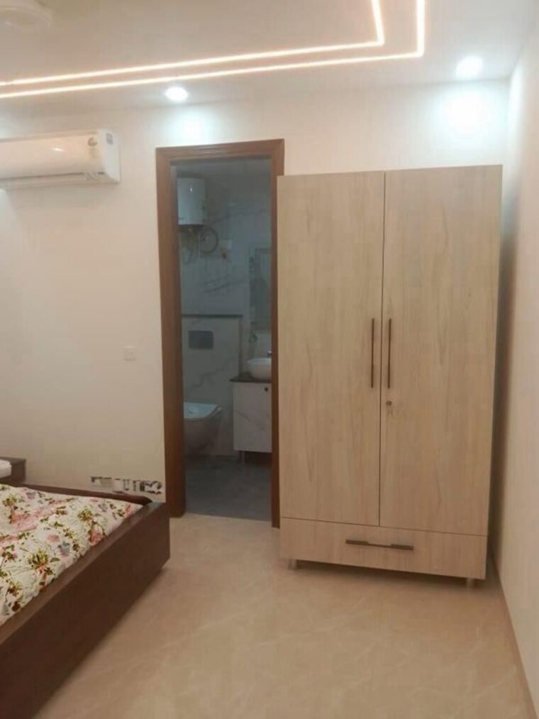 Room, sector 56 2.5 Bedroom 180 Sq.Yd. Builder Floor In Sector 56 Gurgaon 9800391