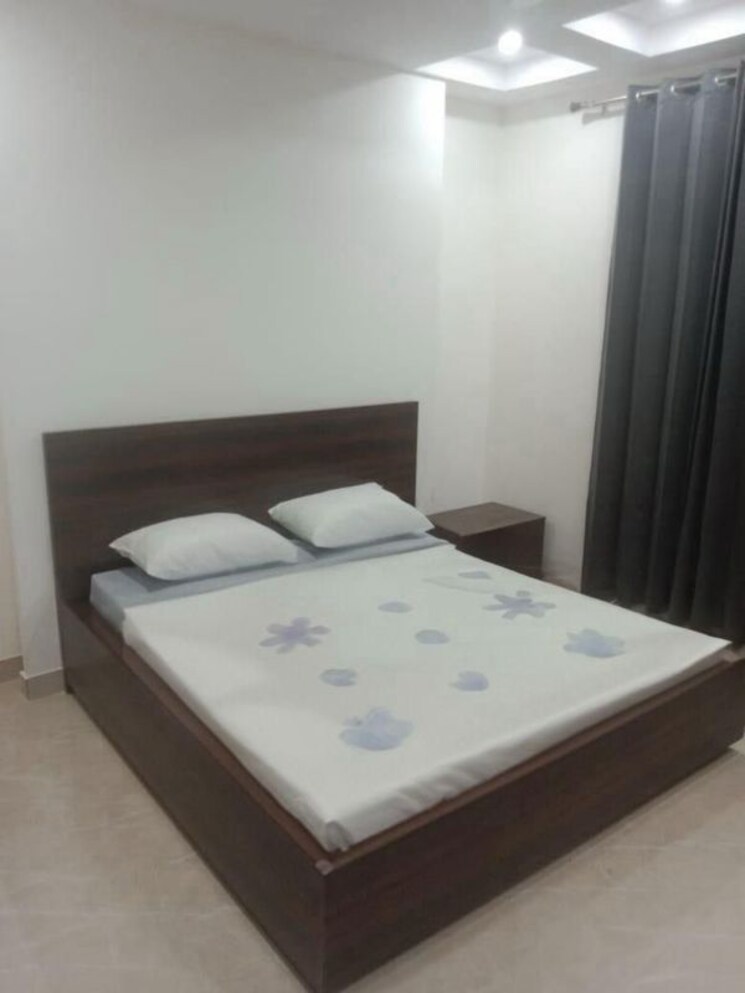 Bedroom, sector 56 2.5 Bedroom 180 Sq.Yd. Builder Floor In Sector 56 Gurgaon 9800391