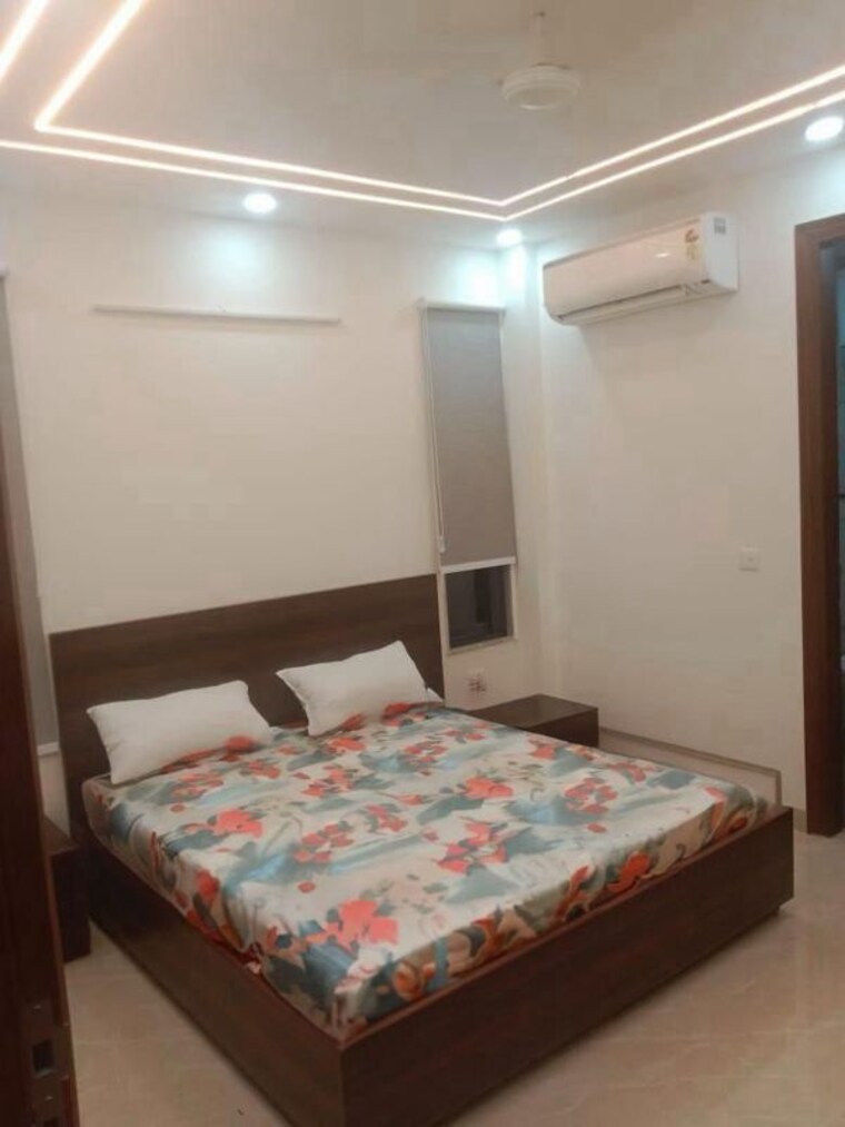 Bedroom, sector 56 2.5 Bedroom 180 Sq.Yd. Builder Floor In Sector 56 Gurgaon 9800391