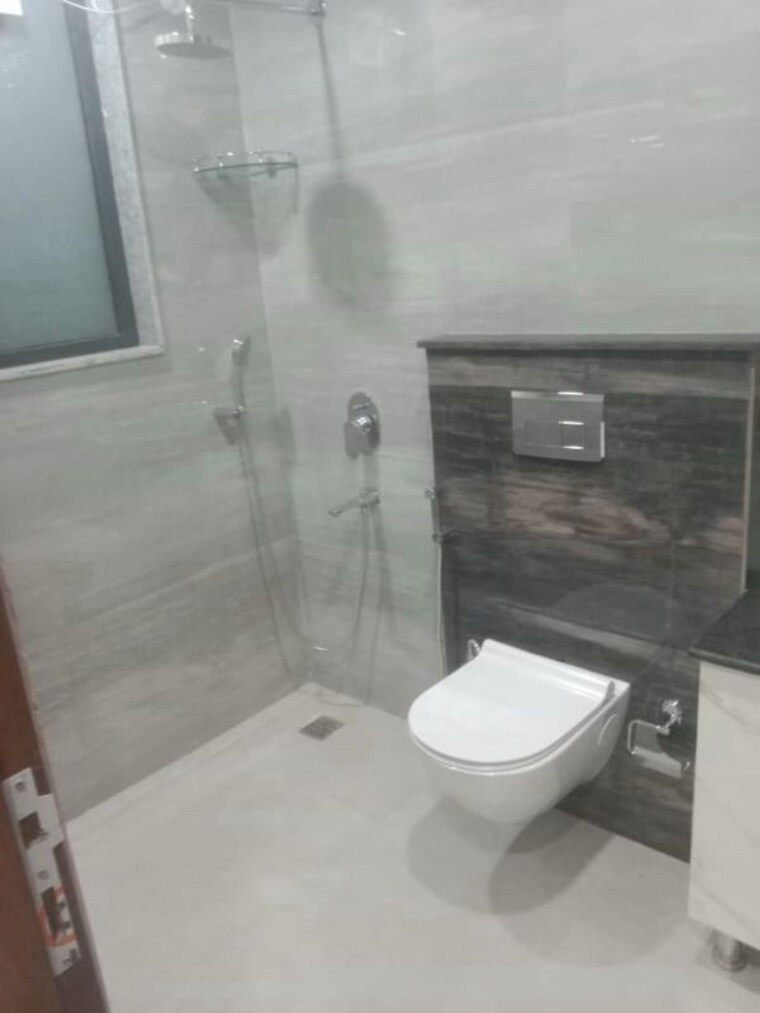 Bathroom, sector 56 2.5 Bedroom 180 Sq.Yd. Builder Floor In Sector 56 Gurgaon 9800391