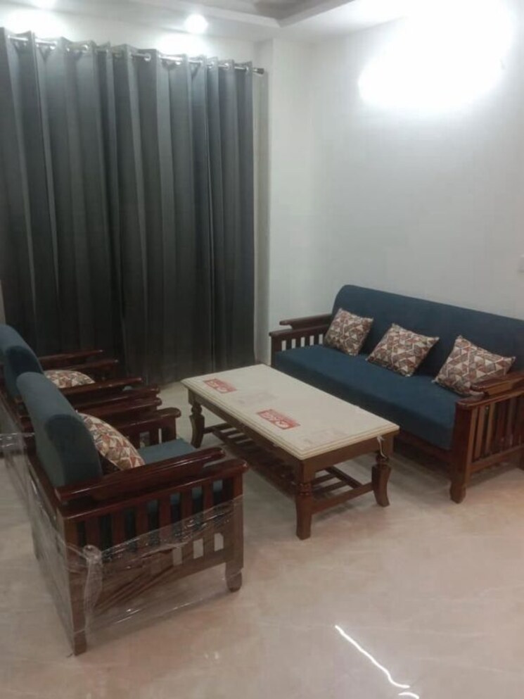 Living Room, sector 56 2.5 Bedroom 180 Sq.Yd. Builder Floor In Sector 56 Gurgaon 9800391
