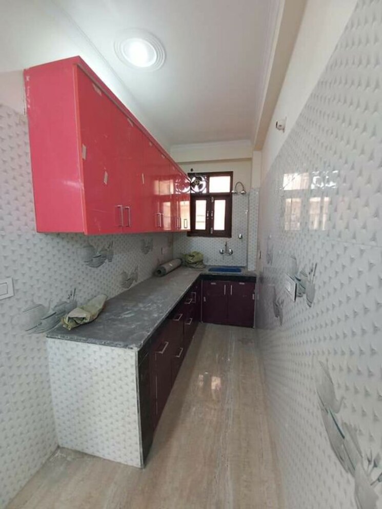 Kitchen, sector 21 2.5 Bedroom 1200 Sq.Ft. Builder Floor In Sector 21 Gurgaon 9800460