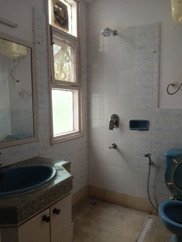 Bathroom in 3 BHK Apartment at Central Park Flower Valley Aqua Front Towers, Sohna Sector 33 – for Rent