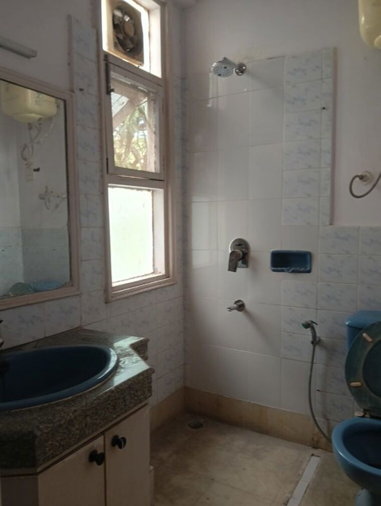 Bathroom, central-park-flower-valley-aqua-front-towers 3 Bedroom 1789 Sq.Ft. Apartment In Sohna Sector 33 Gurgaon 9800472