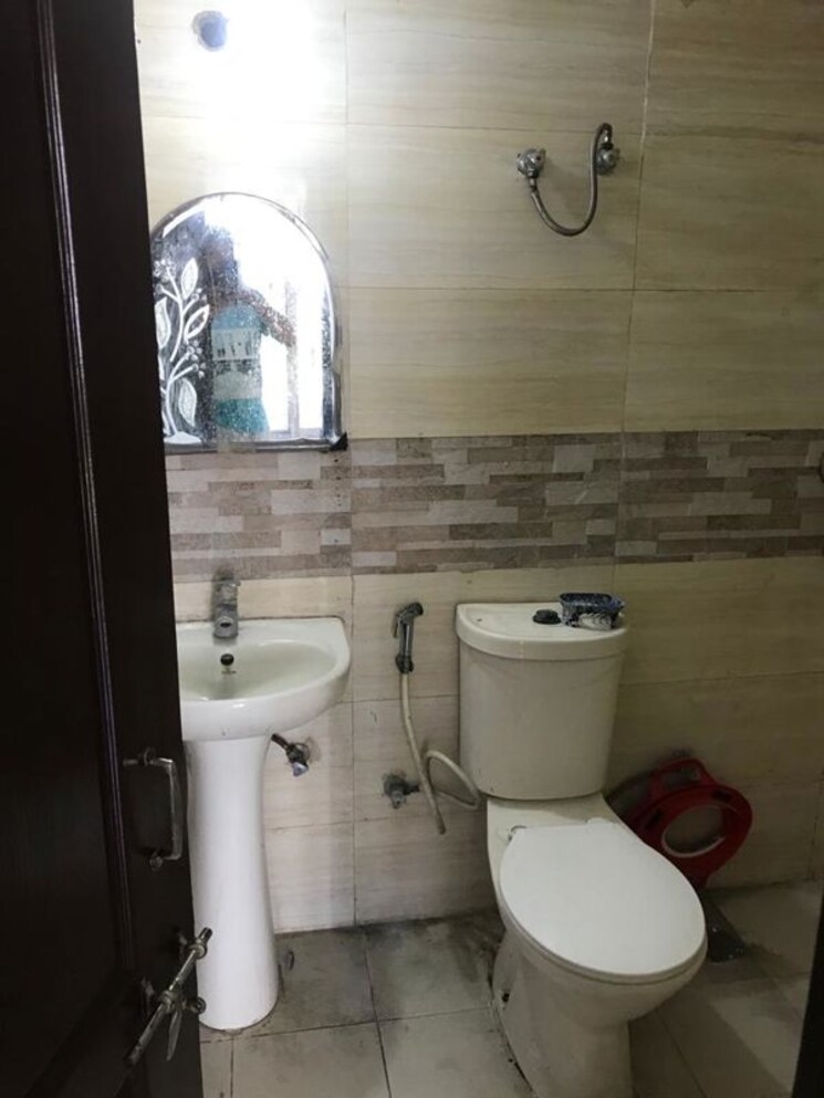 Bathroom, amrapali-zodiac 2 Bedroom 950 Sq.Ft. Apartment In Sector 120 Noida 9800476