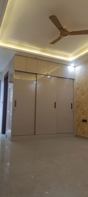 Building Lobby in 3 BHK Builder Floor at Dayanand Vihar – for Sale