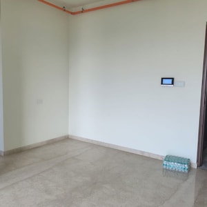 Room in 2 BHK Apartment at Kalpataru Vienta, Ashok Nagar – for Rent
