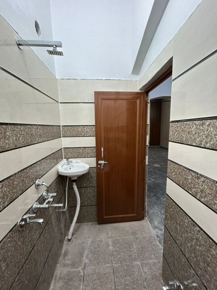 Kitchen, gomti nagar 2 Bedroom 1600 Sq.Ft. Builder Floor In Gomti Nagar Lucknow 9800535