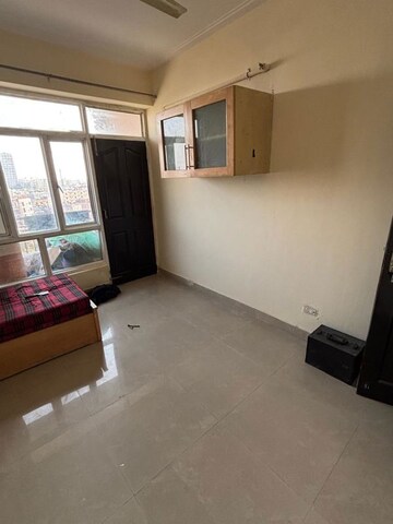 Living Room in 3 BHK Apartment at Supertech 34 Pavilion, Sector 34 – for Rent