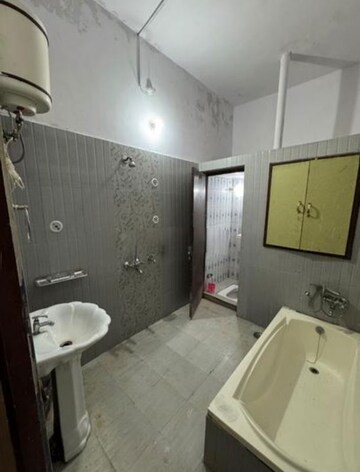 Attached Bathroom in 3 BHK Apartment at Hazratganj – for Rent