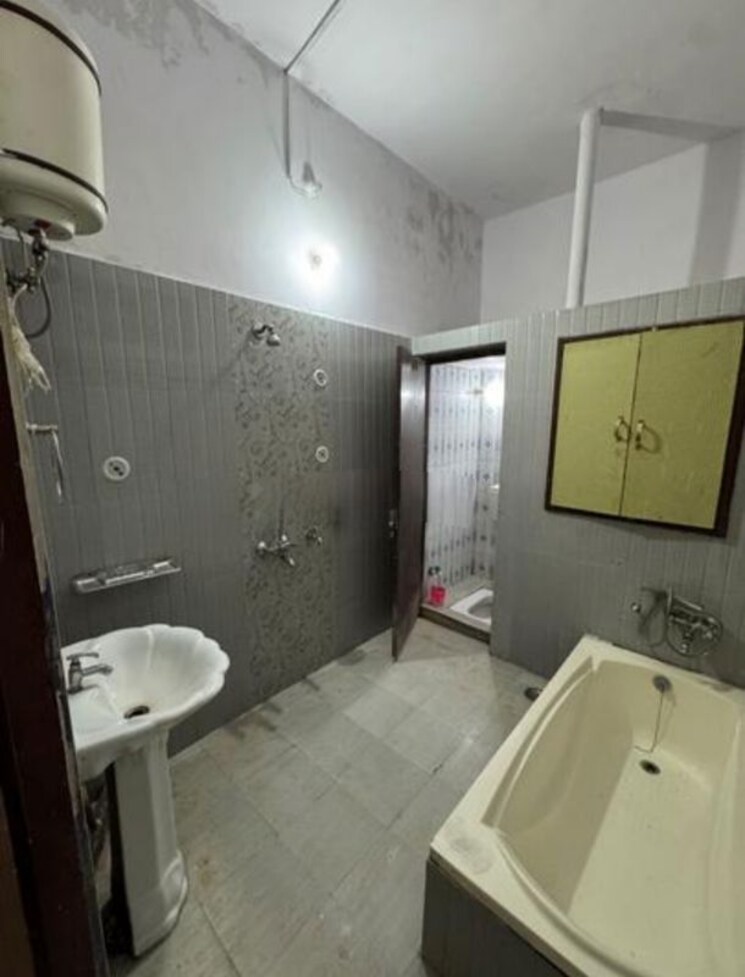 Attached Bathroom, hazratganj 3 Bedroom 2120 Sq.Ft. Apartment In Hazratganj Lucknow 9800545