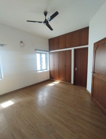 Room in 4 BHK Independent House at Deccan Vilas, Dollars Colony – for Rent