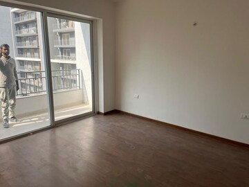 Room in 2 BHK Apartment at Godrej Woods, Sector 43 – for Rent