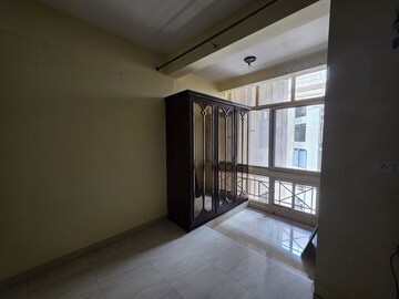Room in 3 BHK Apartment at Diamond District, Old Airport Road – for Rent