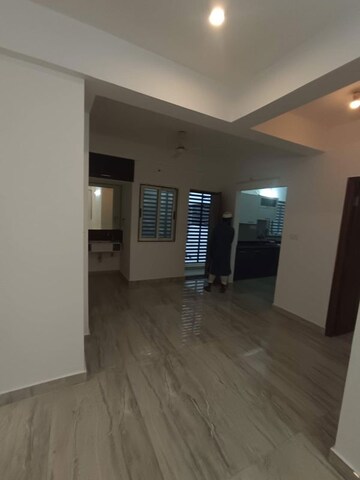 Room in 3 BHK Apartment at Queens Manor Apartment, Shivaji Nagar – for Rent