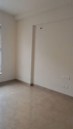 Room in 2.5 BHK Apartment at Prestige Woodland Park, Cooke Town – for Rent