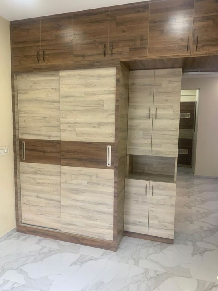 Room, sns-premnivas 2.5 Bedroom 1500 Sq.Ft. Apartment In Infantry Road Bangalore 9563046