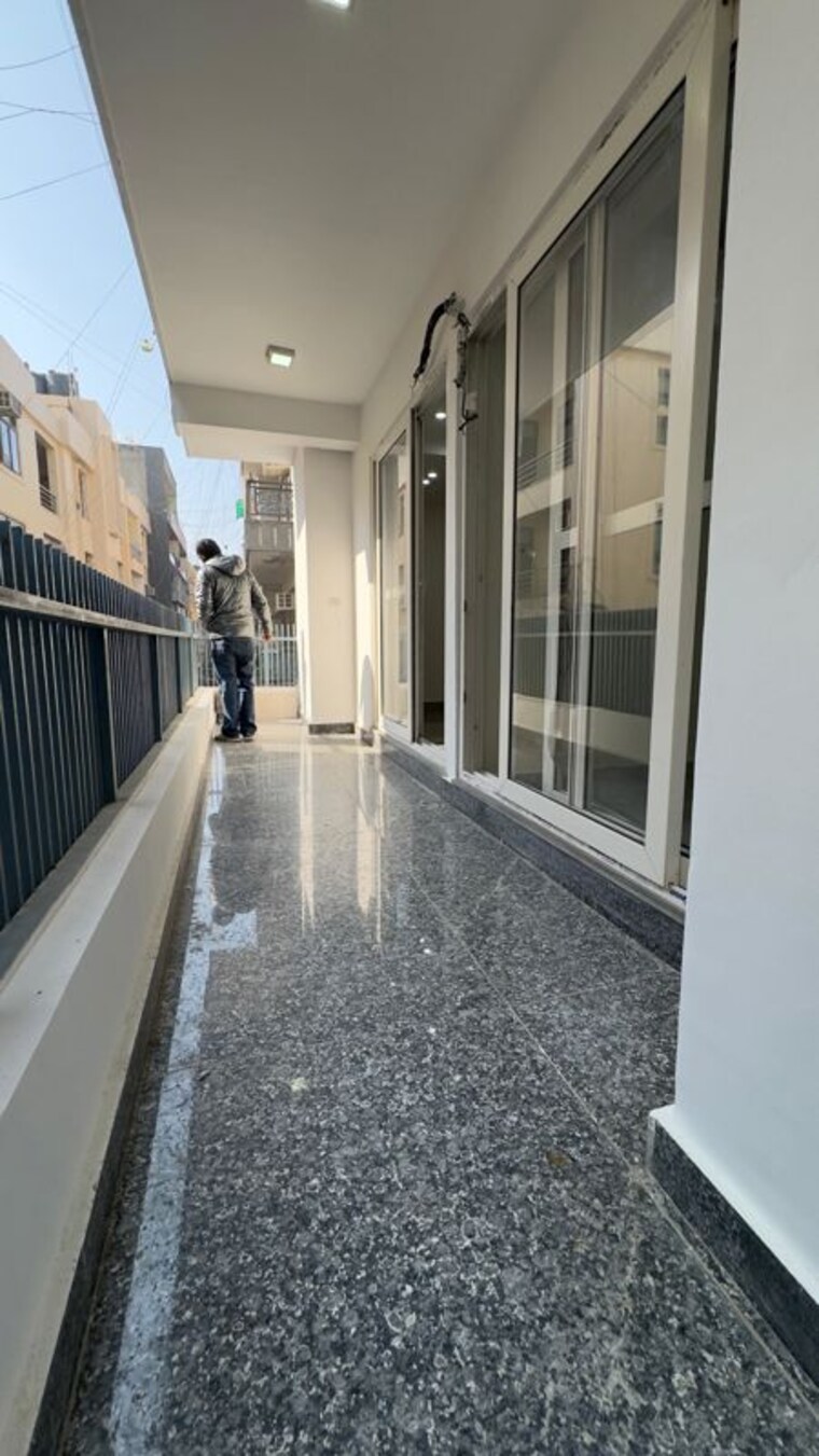 Balcony, chattarpur 2 Bedroom 1000 Sq.Ft. Builder Floor In Chattarpur Delhi 9800563