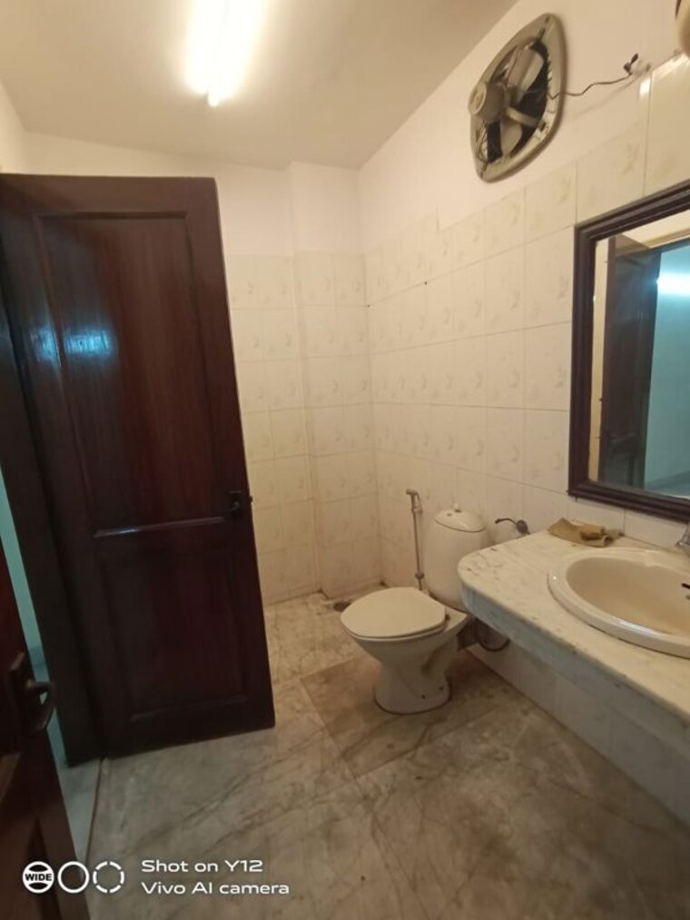 Bedroom, hauz khas 3 Bedroom 200 Sq.Yd. Builder Floor In Hauz Khas Delhi 9800566