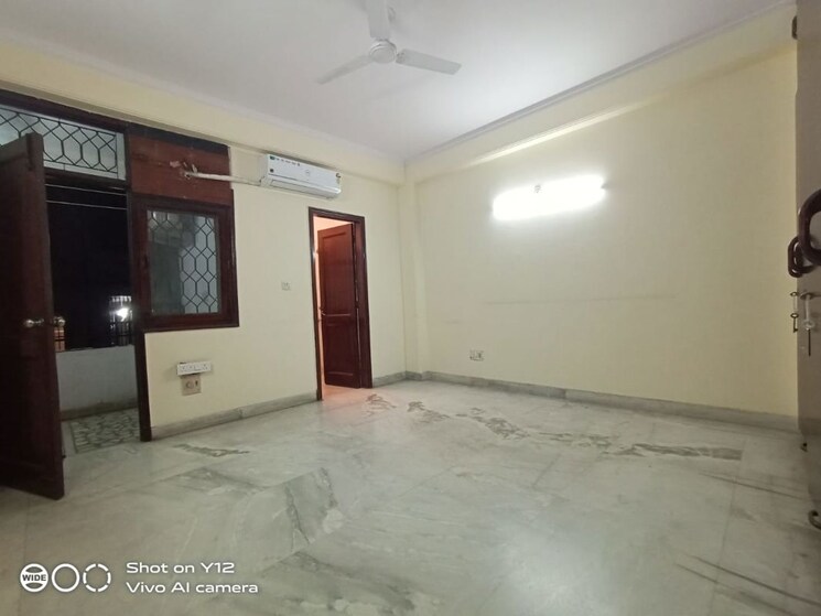 Room, hauz khas 3 Bedroom 200 Sq.Yd. Builder Floor In Hauz Khas Delhi 9800566