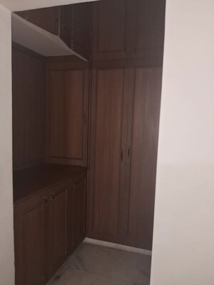 Furnished Amenities in 4 BHK Apartment at Windsor Court, Millers Road – for Rent