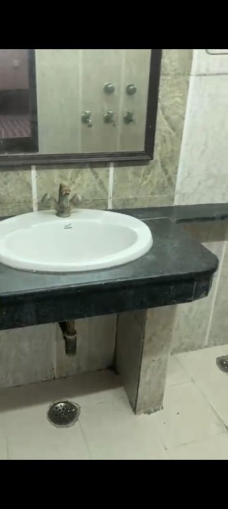 Bathroom, sector 48 2 Bedroom 950 Sq.Ft. Independent House In Sector 48 Noida 9800504