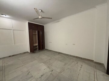 Room in 3 BHK Builder Floor at Greater Kailash ii – for Rent