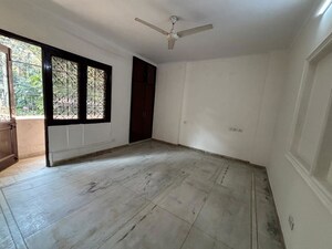 Room in 3 BHK Builder Floor at Greater Kailash ii – for Rent