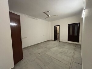 Room in 3 BHK Builder Floor at Greater Kailash ii – for Rent