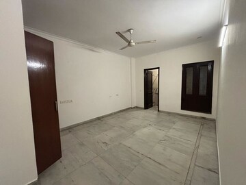 Room in 3 BHK Builder Floor at Greater Kailash ii – for Rent