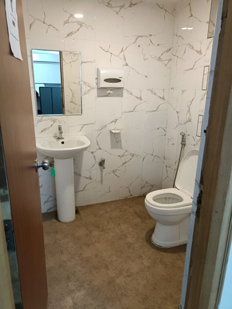 Bathroom, skav-mekhri-ritz Commercial Office Space 3000 Sq.Ft. In Cunningham Road Bangalore 9271626