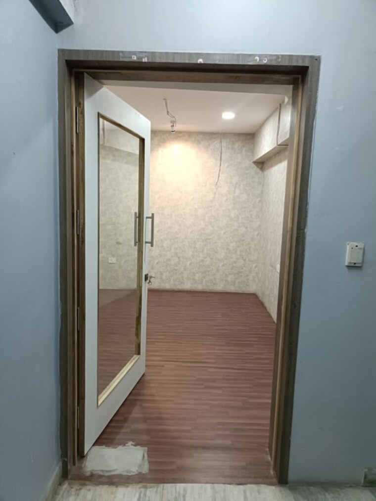 Room, skav-mekhri-ritz Commercial Office Space 3000 Sq.Ft. In Cunningham Road Bangalore 9271626