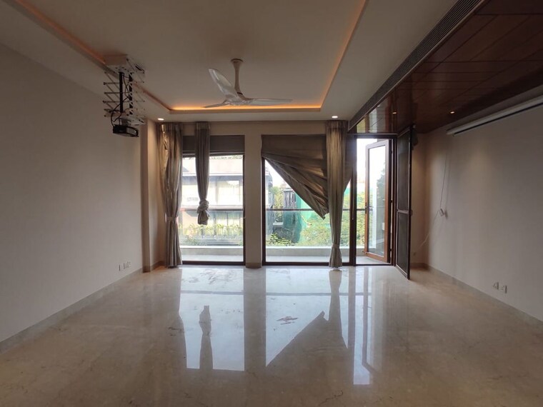 Room, panchsheel park 4 Bedroom 500 Sq.Yd. Builder Floor In Panchsheel Park Delhi 9800583