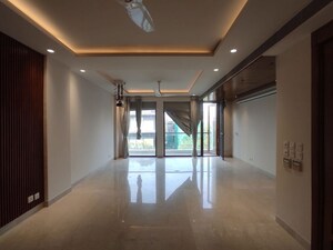 Room in 4 BHK Builder Floor at Panchsheel Park – for Sale