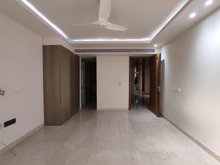 Room, panchsheel park 4 Bedroom 500 Sq.Yd. Builder Floor In Panchsheel Park Delhi 9800583