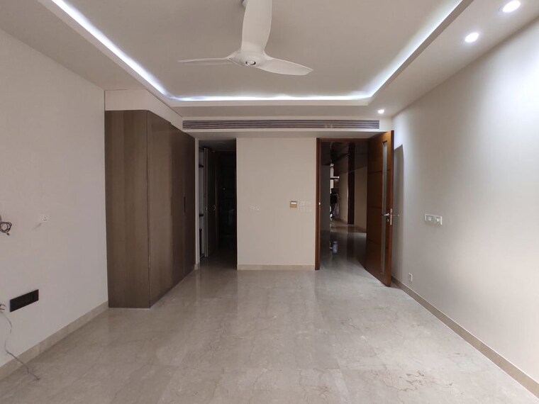 Room, panchsheel park 4 Bedroom 500 Sq.Yd. Builder Floor In Panchsheel Park Delhi 9800583