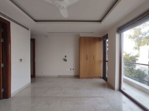 Room in 4 BHK Builder Floor at Panchsheel Park – for Sale