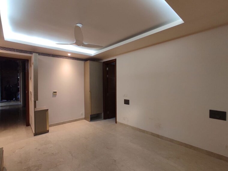 Room, panchsheel park 4 Bedroom 500 Sq.Yd. Builder Floor In Panchsheel Park Delhi 9800583