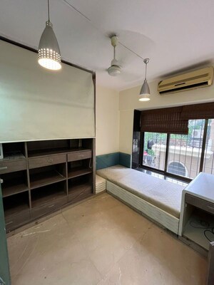 Bedroom in 2.5 BHK Apartment at Chembur – for Rent