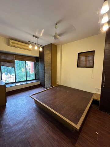 Bedroom in 2.5 BHK Apartment at Chembur – for Rent