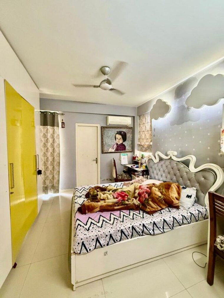 Bedroom, tulip-violet 4 Bedroom 2010 Sq.Ft. Apartment In Sector 69 Gurgaon 9800614