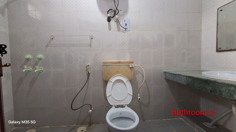 Bathroom, rwa-apartments-sector-51 2 Bedroom 1500 Sq.Ft. Builder Floor In Sector 51 Noida 9800619