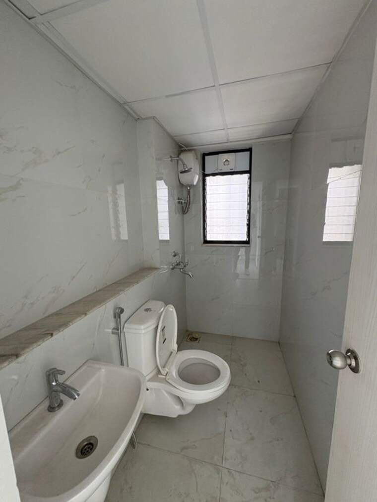 Bathroom, runwal-gardens-phase-i 3 Bedroom 904 Sq.Ft. Apartment In Dombivli East Thane 9800627