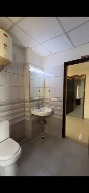 Bathroom in 6 BHK Apartment at Omaxe Heights, Sector 86 – for Rent